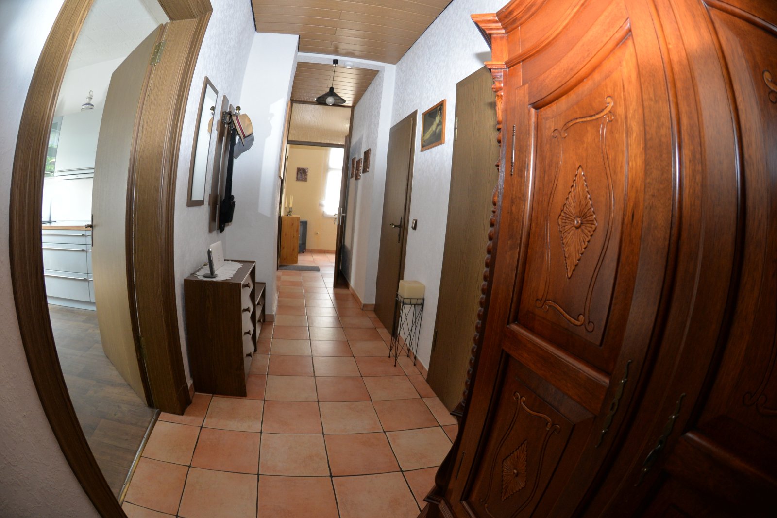 Ein Mehrfamilienhaus mit 4 Wohneinheiten