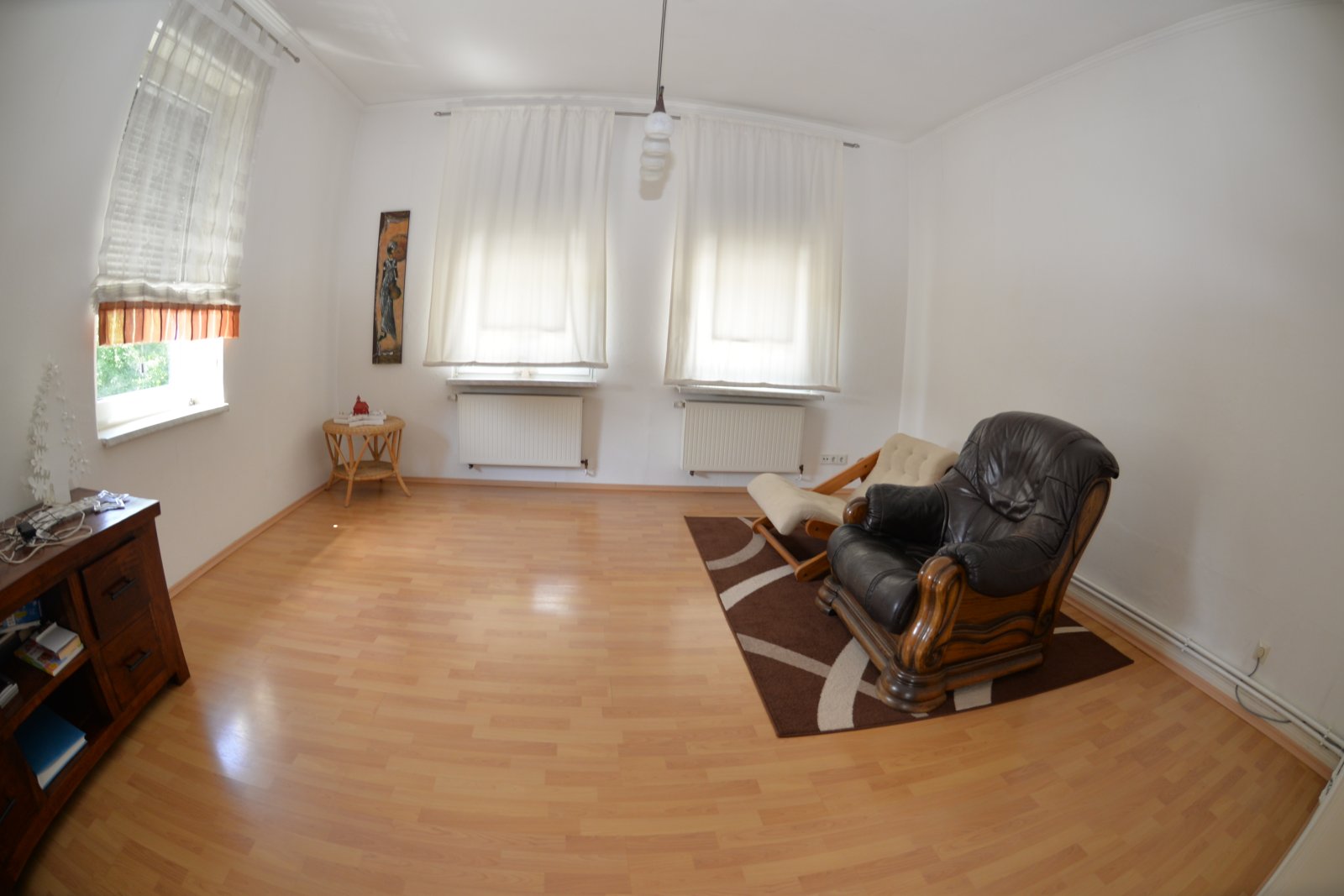 Ein Mehrfamilienhaus mit 4 Wohneinheiten
