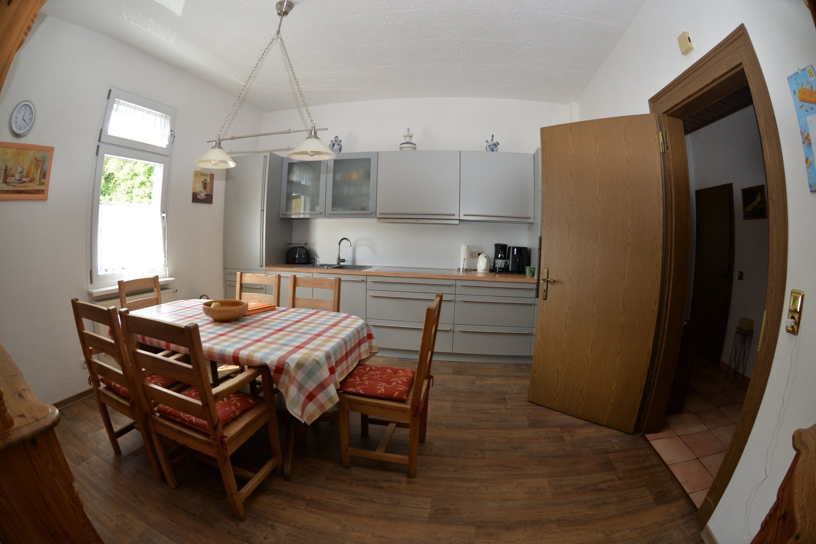 Ein Mehrfamilienhaus mit 4 Wohneinheiten