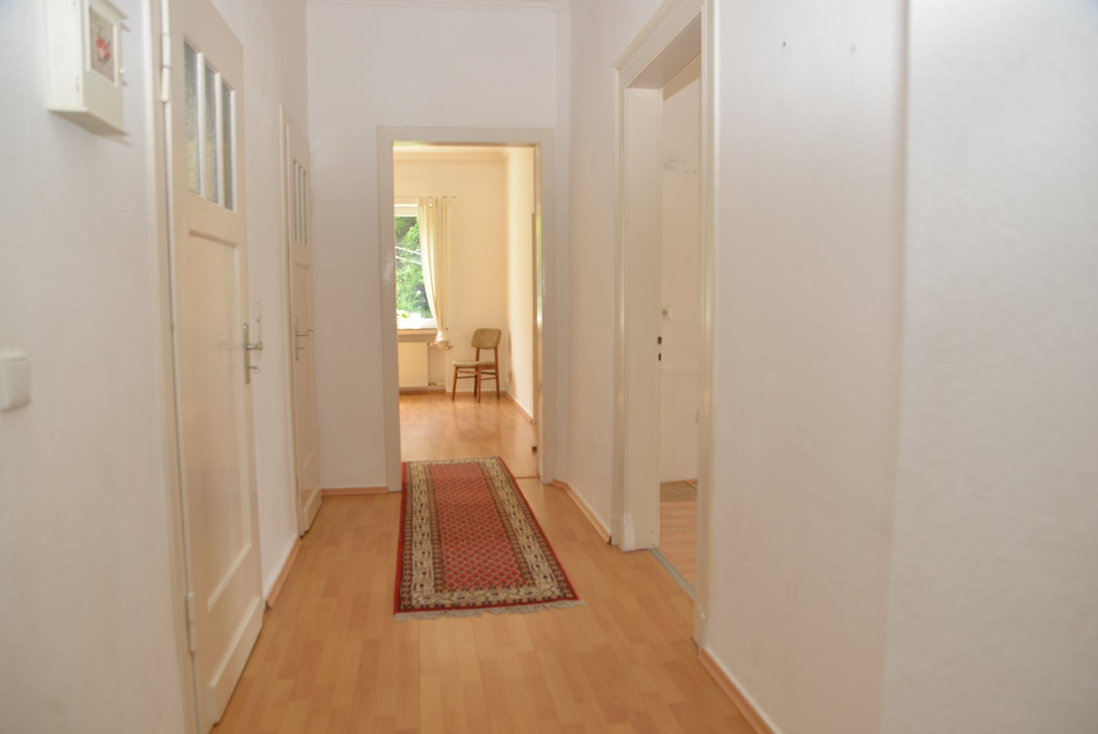Ein Mehrfamilienhaus mit 4 Wohneinheiten