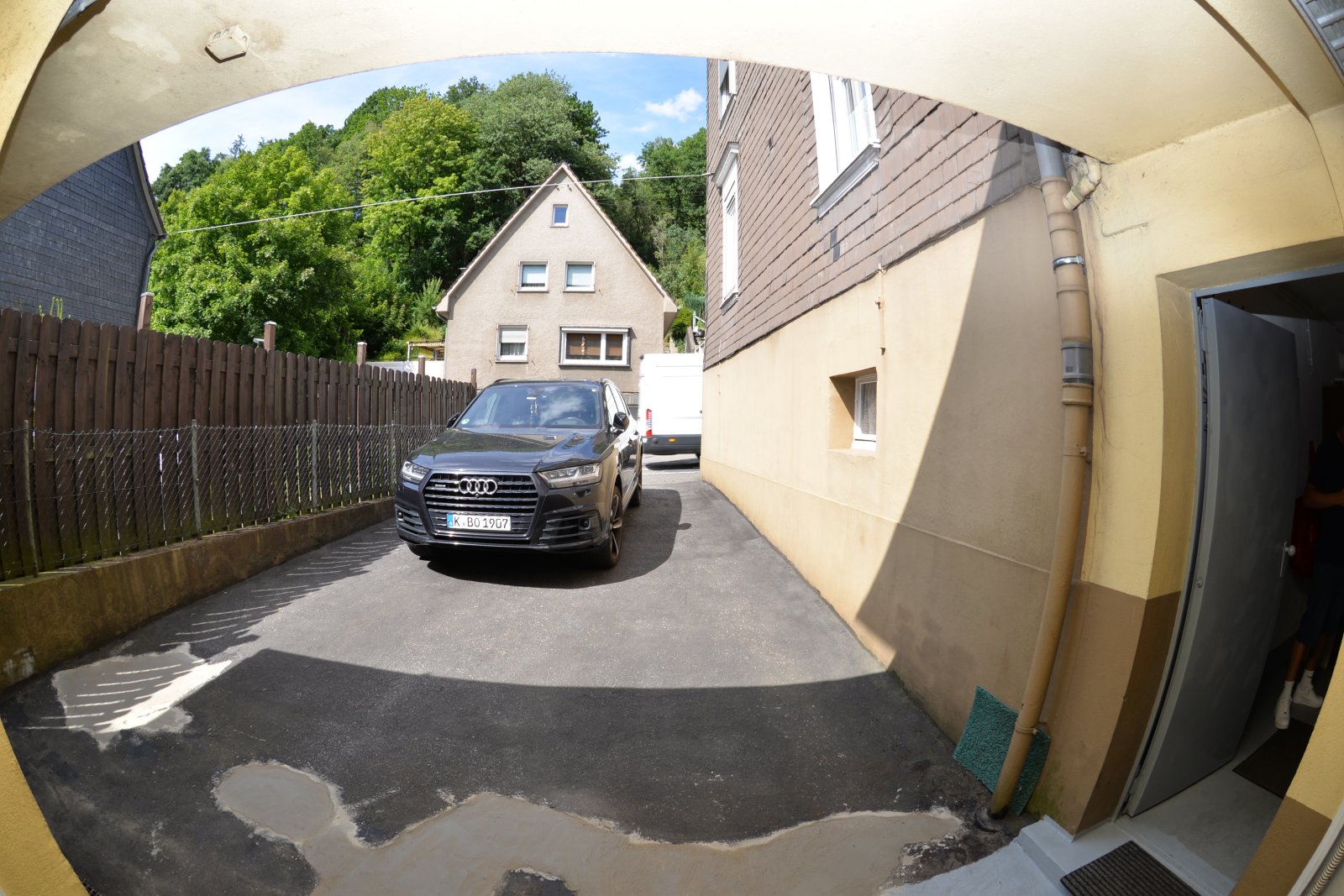 Ein Mehrfamilienhaus mit 4 Wohneinheiten