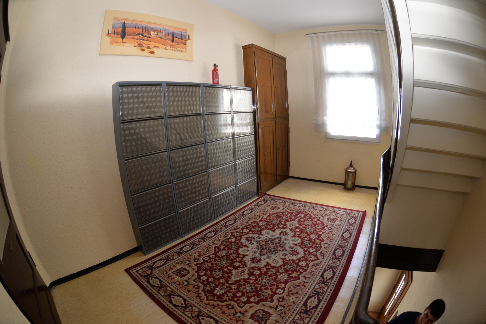 Ein Mehrfamilienhaus mit 4 Wohneinheiten