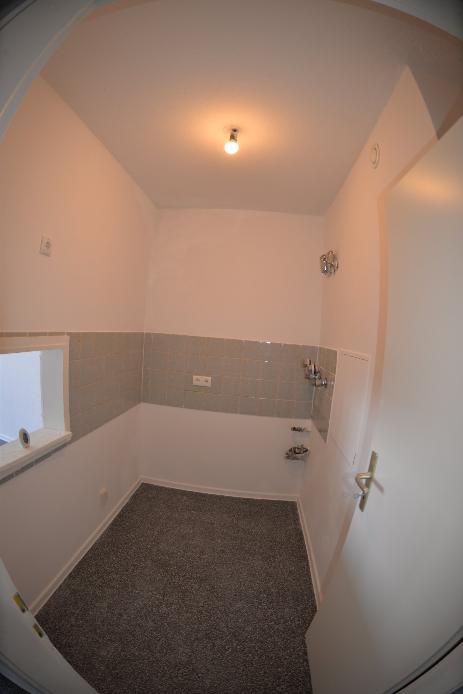 2 Zimmer Wohnung Leer stand in Meschenich