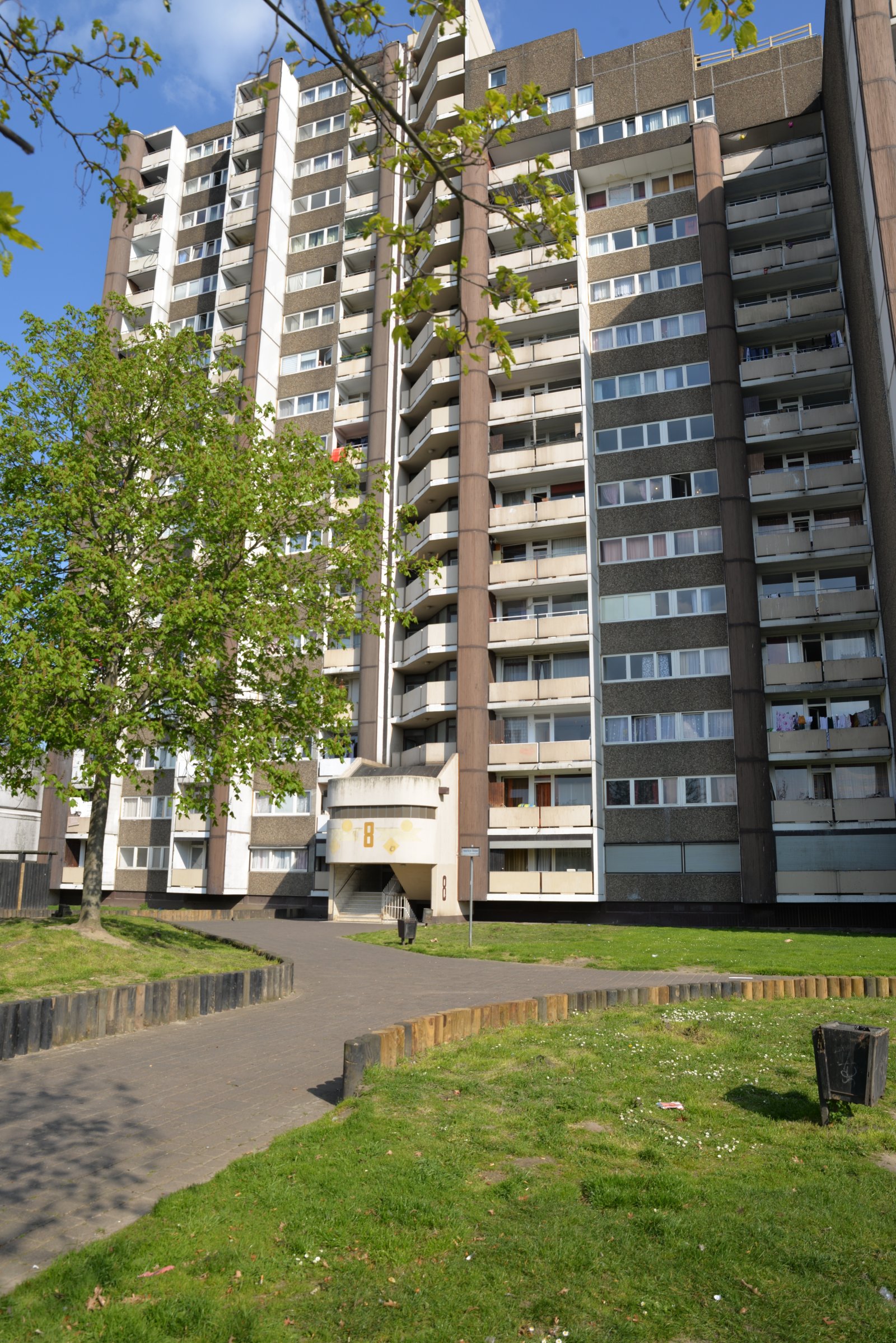 2 Zimmer Wohnung Leer stand in Meschenich