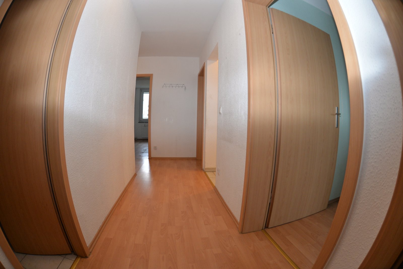 Leer stand 4 Zimmer Wohnung in Porz-Zentrum