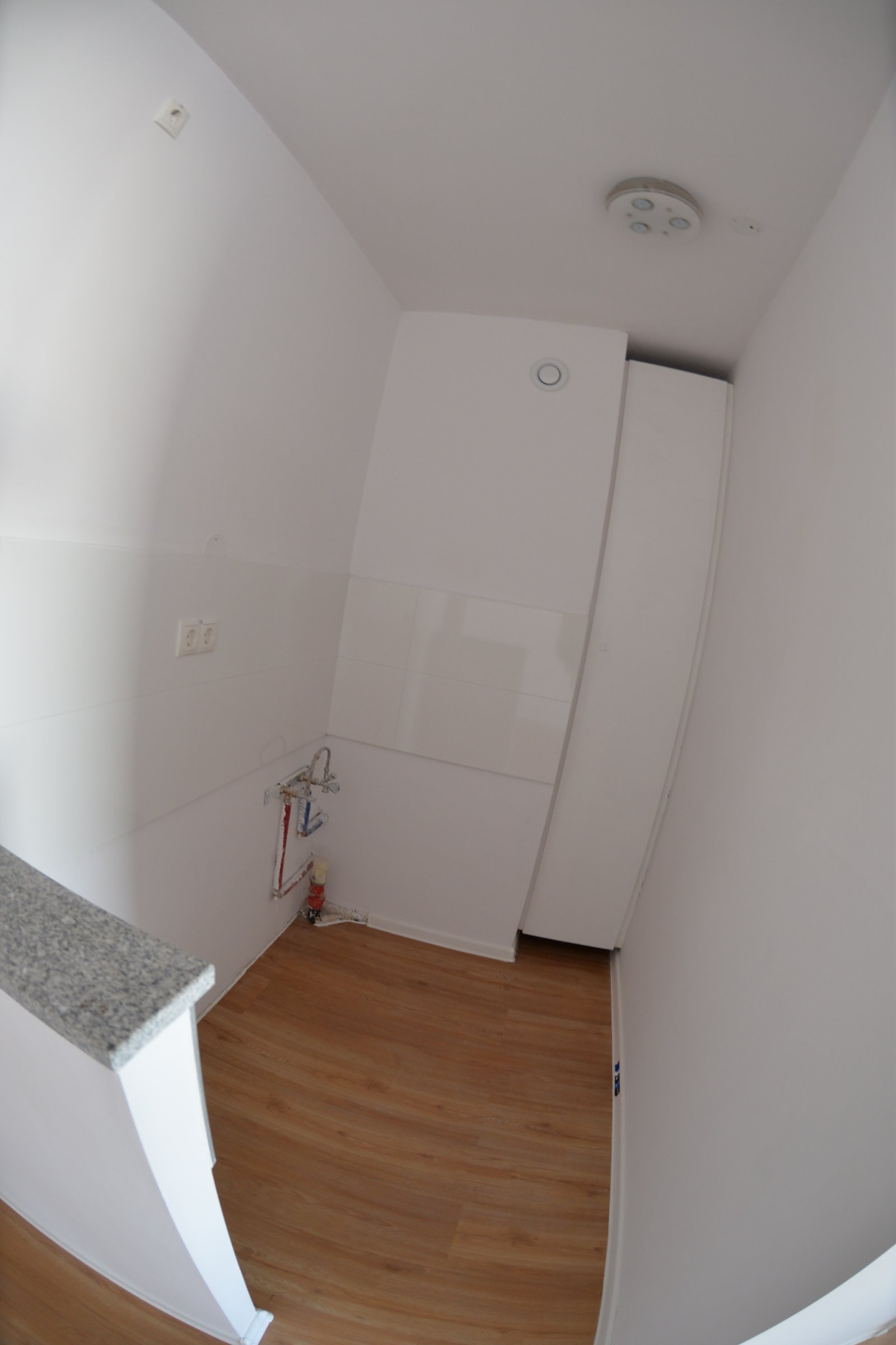 2 Zimmer Wohnung in Meschenich leer Stand