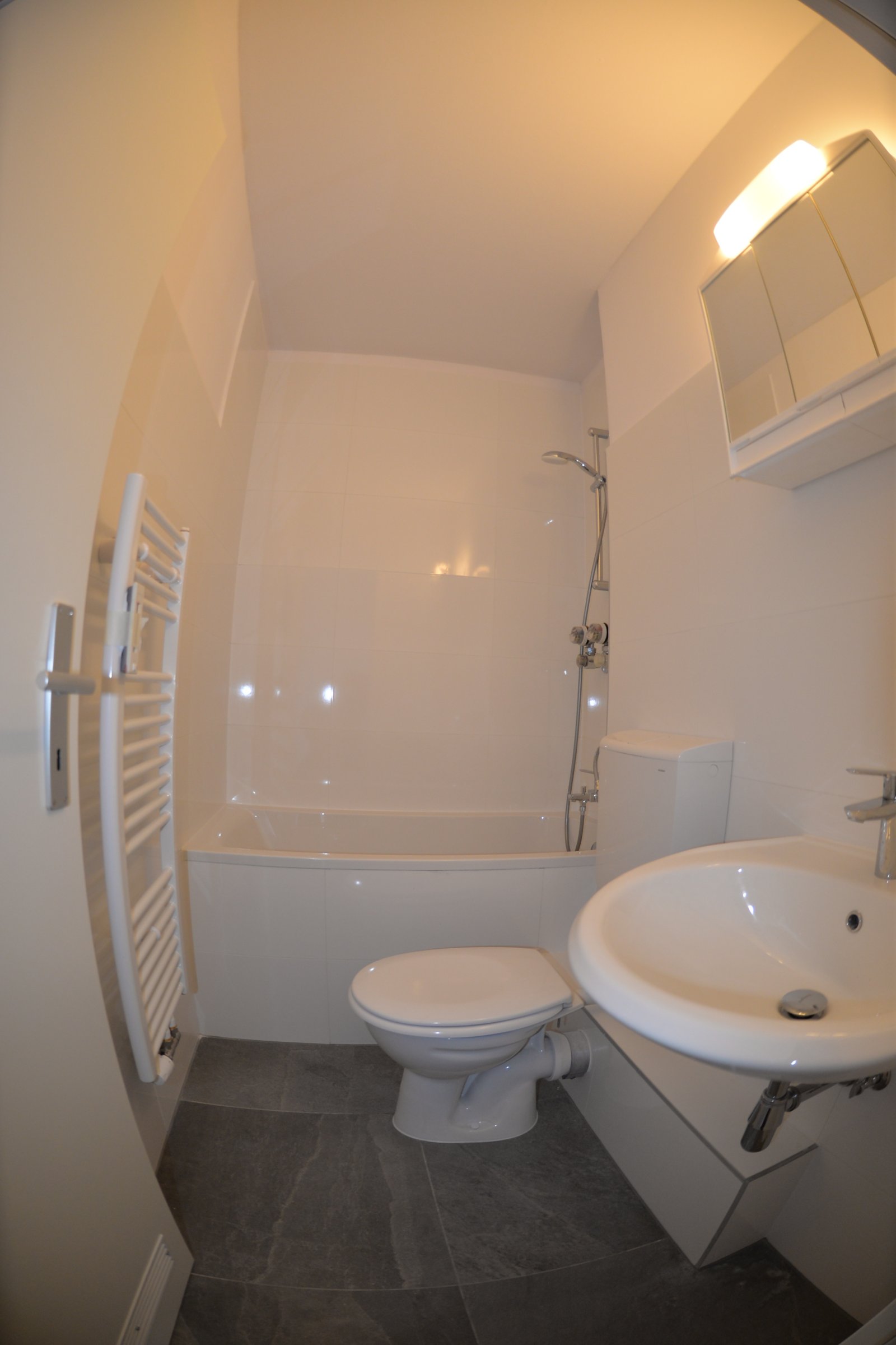 2 Zimmer Wohnung in Meschenich leer Stand