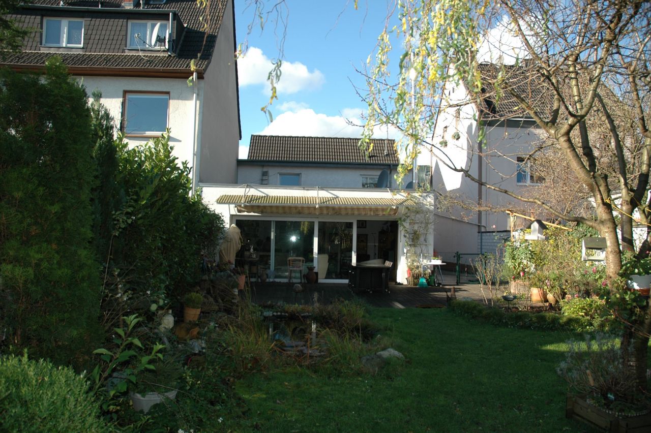 Köln: Sehr Schönes Haus mit sechs Zimmern in Köln-Merheim  Köln: Sehr Schönes Haus mit sechs Zimmern in Köln-Merheim