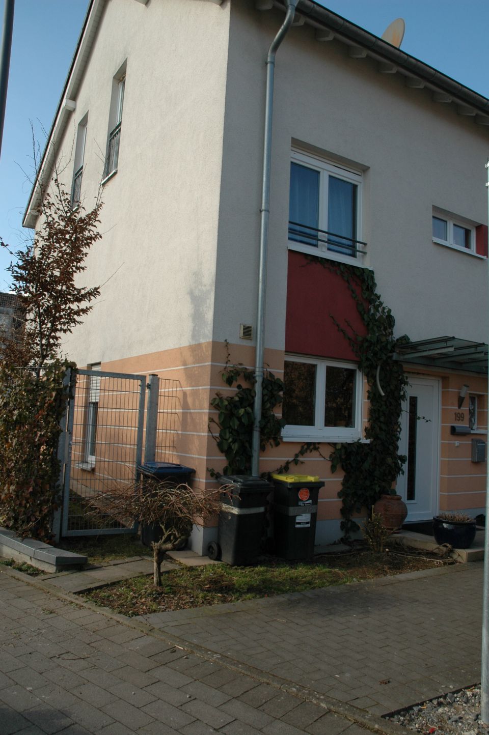 Köln: Sehr Schönes  Reihenhaus (Eckhäuser)  mit 5 Zimmern in Köln-Merheim  Köln: Sehr Schönes  Reihenhaus (Eckhäuser)  mit 5 Zimmern in Köln-Merheim