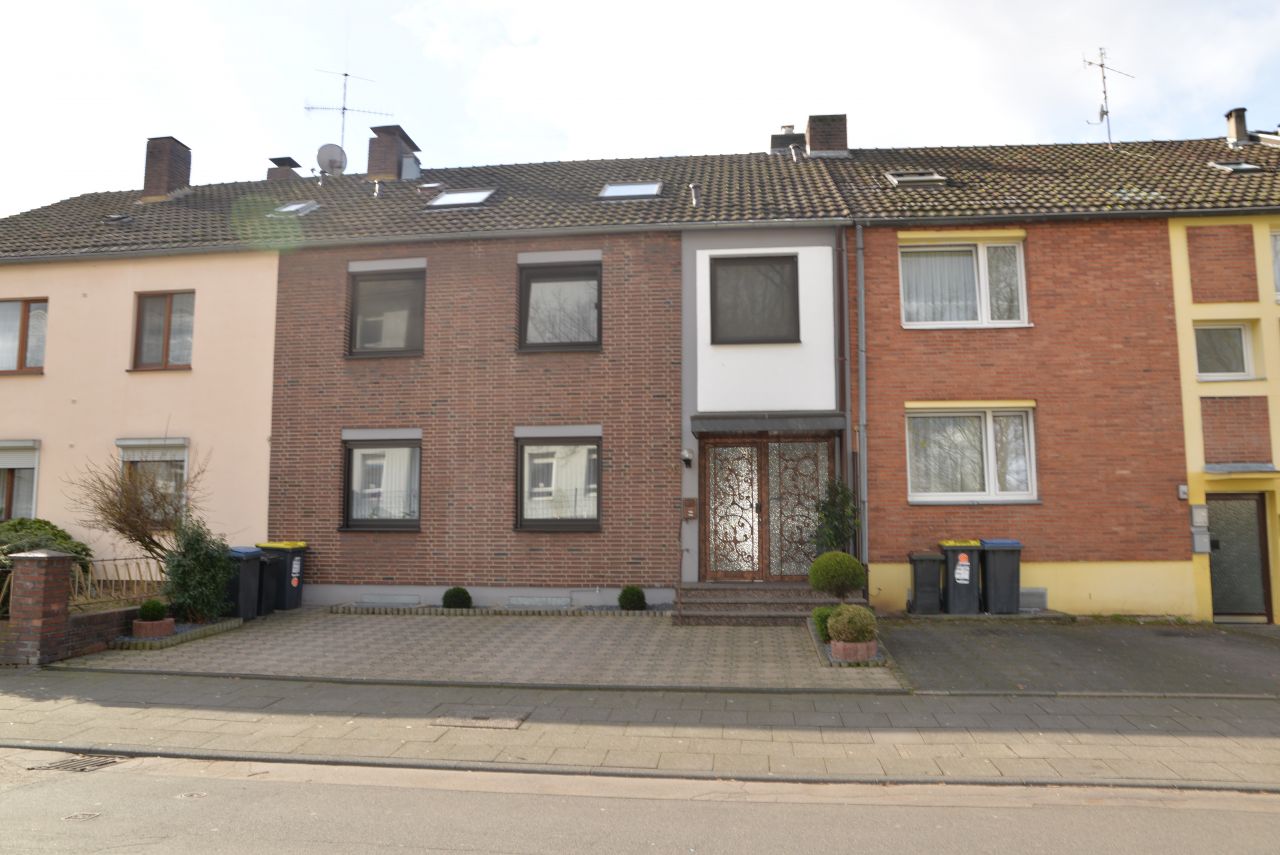 Köln: Verkauft  !!! Schöne Dreimehrfamilienhaus in Höhenberg Köln  Köln: Verkauft  !!! Schöne Dreimehrfamilienhaus in Höhenberg Köln